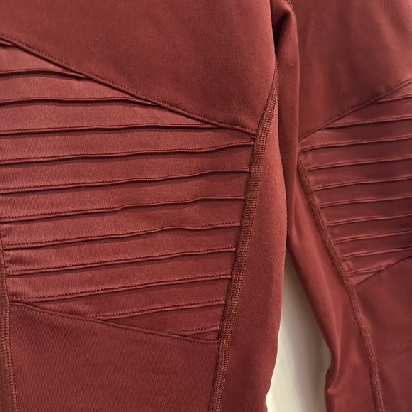 Alo Moto Leggings - Picture 4 of 5